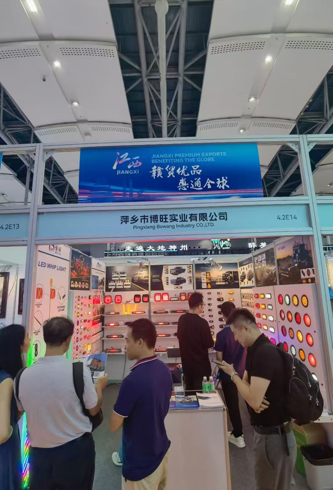 Фабрика автомобилей, компания, производитель, сделанный в Китае, хвостовой свет, рабочее свет, боковой свет, легкий грузовик, автомобильный свет